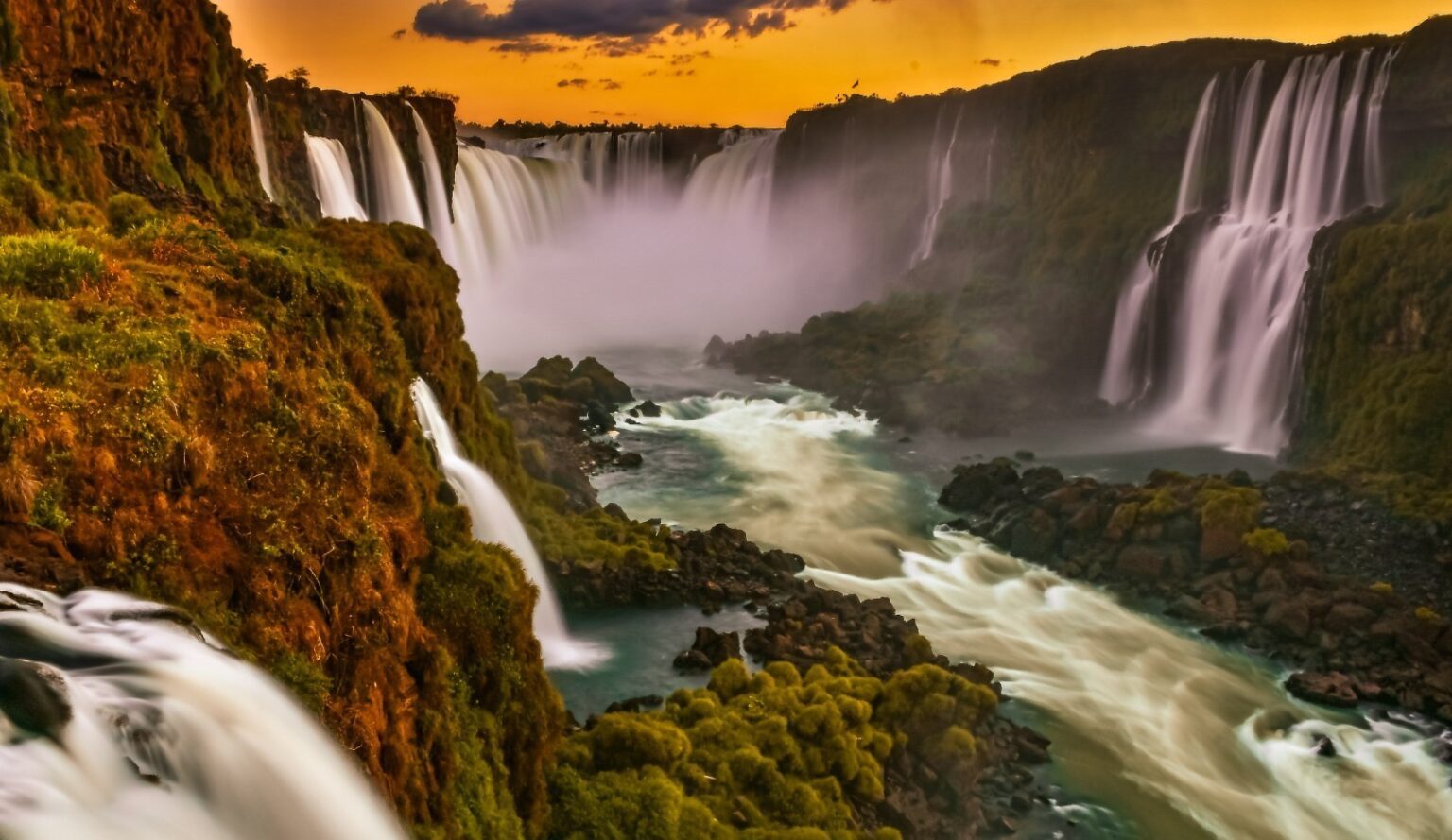 Vista panorâmica das Cataratas do Iguaçu indicadas ao Oscar do Turismo 2025